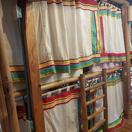 Flotsam And Jetsam Artist Beach Hostel سان خوان المظهر الخارجي الصورة