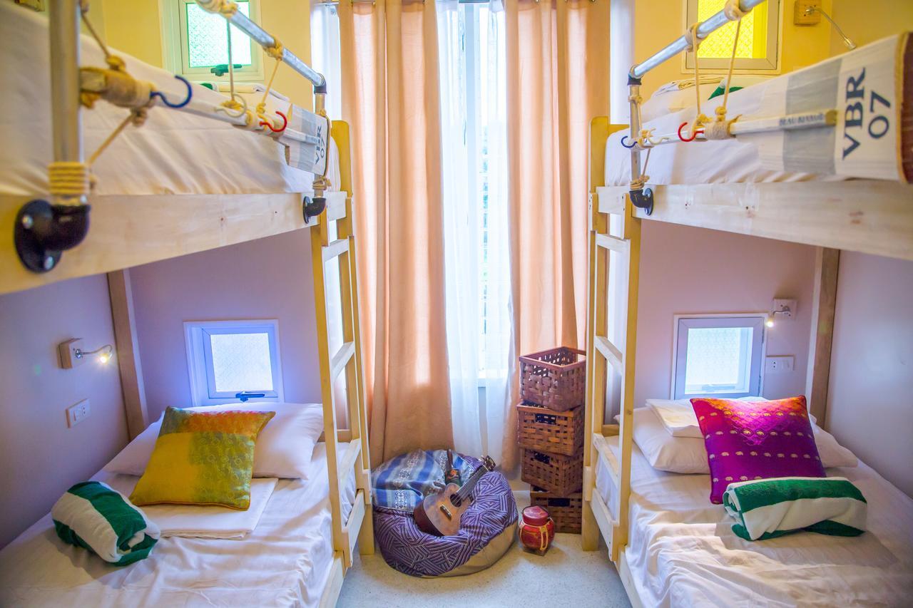 Flotsam And Jetsam Artist Beach Hostel سان خوان المظهر الخارجي الصورة