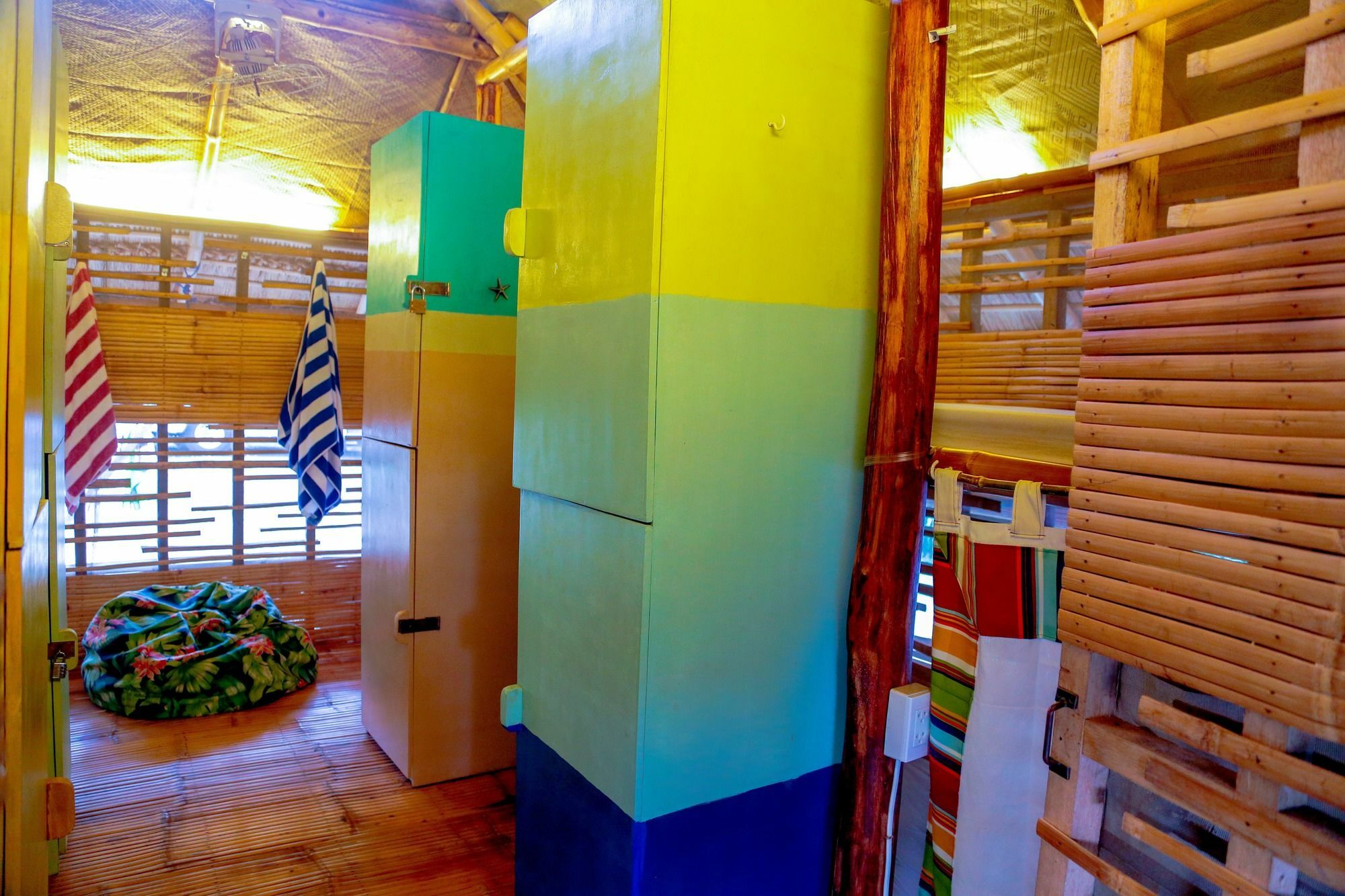 Flotsam And Jetsam Artist Beach Hostel سان خوان المظهر الخارجي الصورة